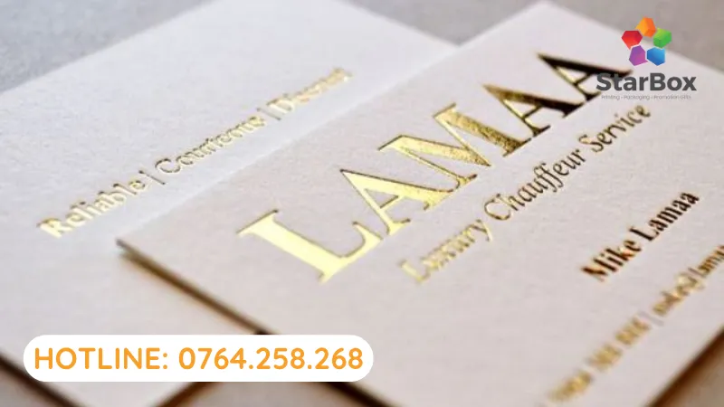 Ép kim các dòng chữ làm nổi bật hộp quà